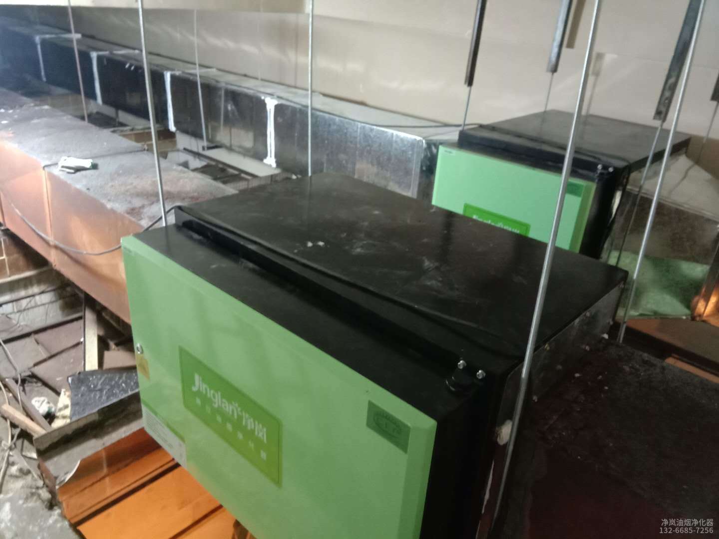 深圳罗湖 ● 好湘你湘菜馆 ● 16000风量油烟净化器安装案例，购买及安装油烟净化器热线：13622327331