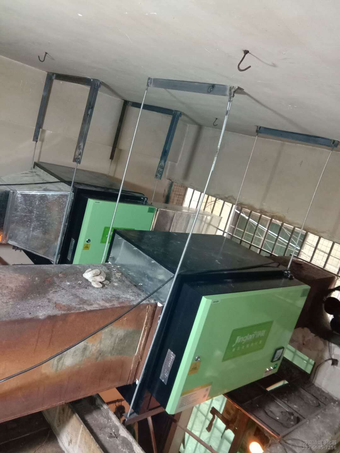 深圳罗湖 ● 好湘你湘菜馆 ● 16000风量油烟净化器安装案例，购买及安装油烟净化器热线：13622327331