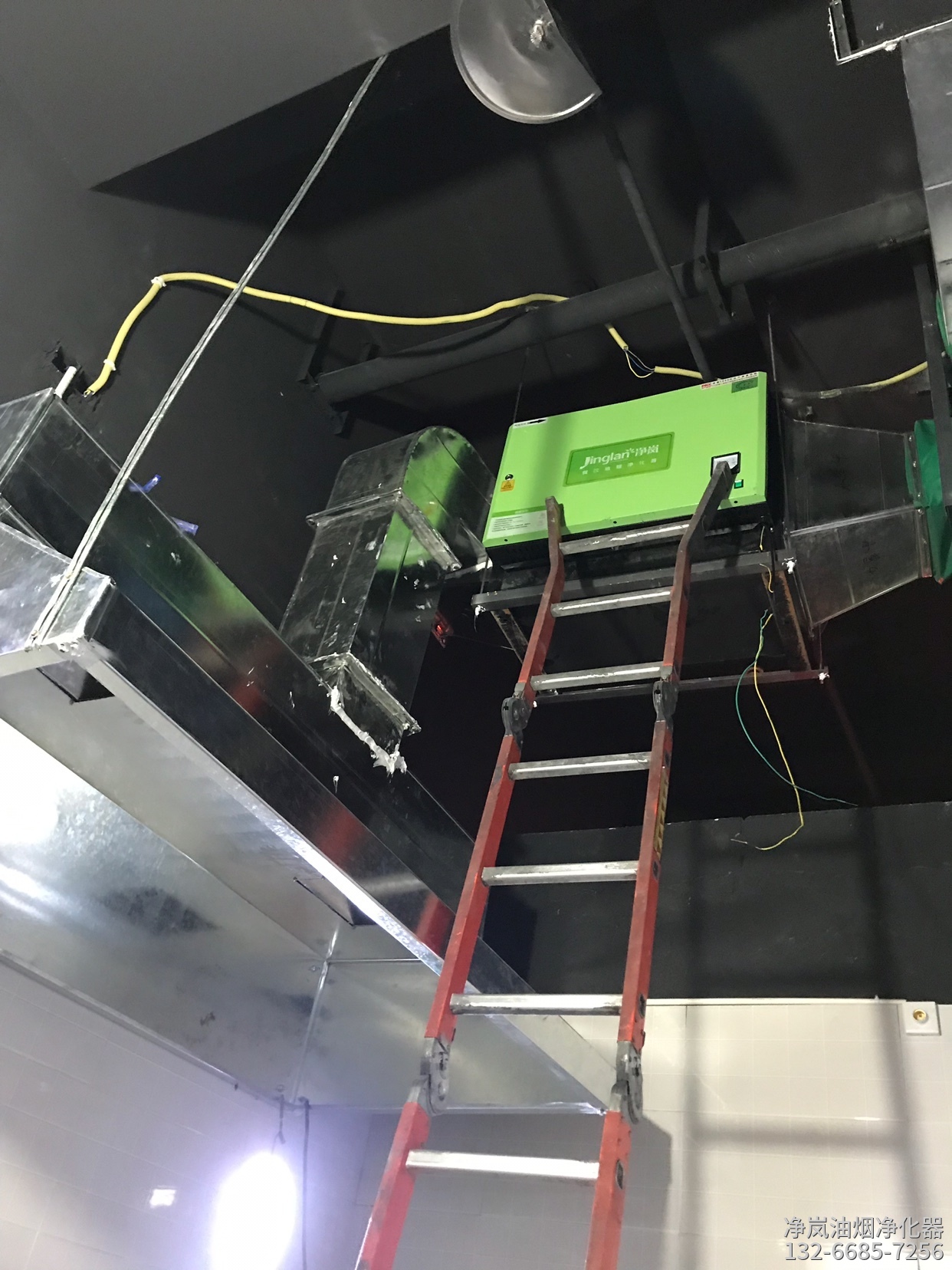宜春市·小厨特色烧烤餐厅·10000风量油烟净化器安装案例