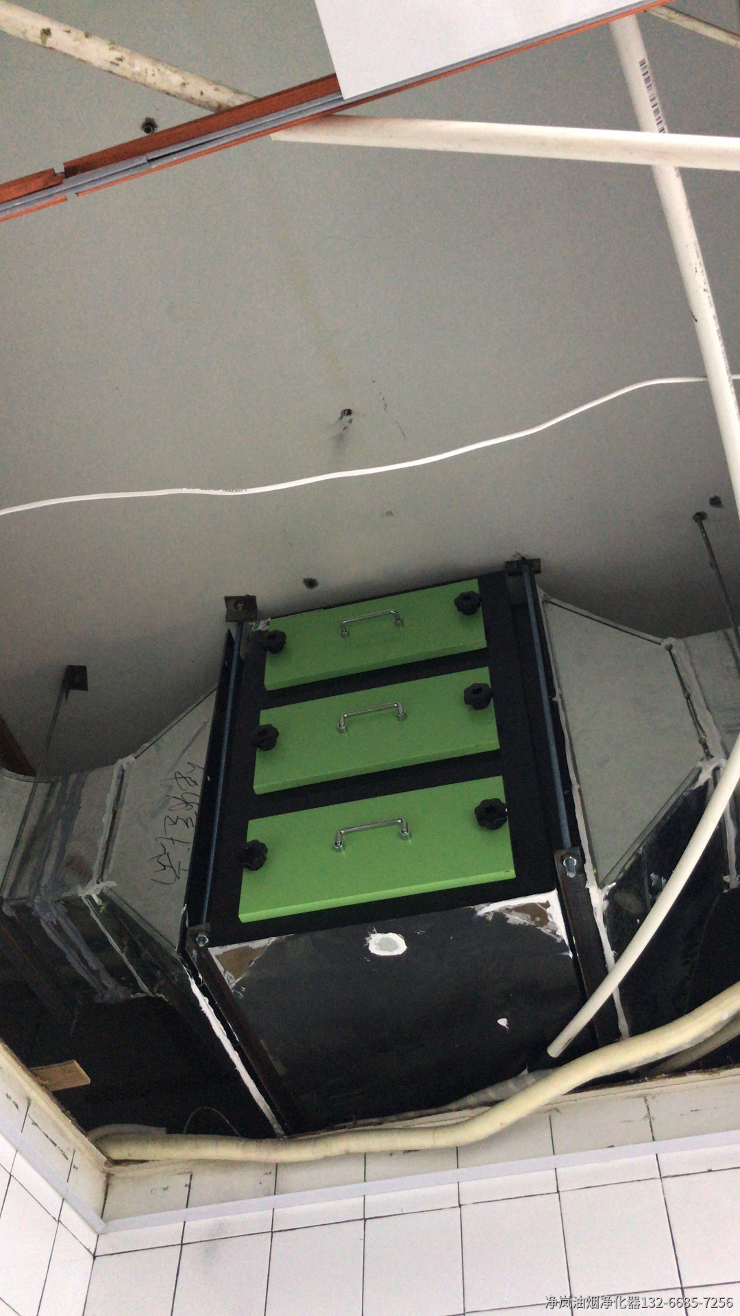 济南聚福林海鲜城6000风量油烟净化器+3组活性炭吸附箱安装案例